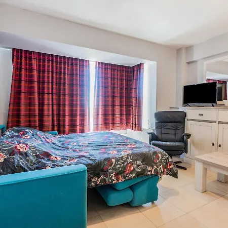 Comfortable In Near Beach
